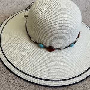 White sun hat with turquoise band